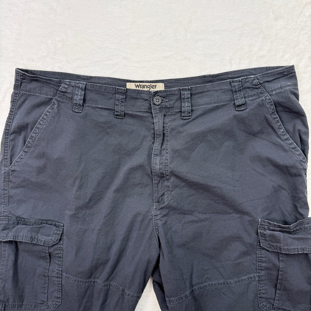 Wrangler‎ Cargo Shorts Mens 44 Charcoal Grey Authentics Ripstop Stretch - Picture 2 of 13